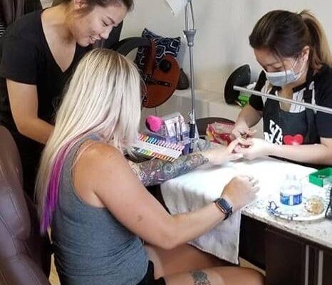 Madres sustitutas tatuándose - Joy of Life Subrogación