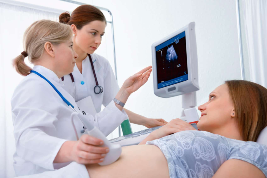 2 医生测试婴儿在子宫中的位置 - Joy of Life 代孕