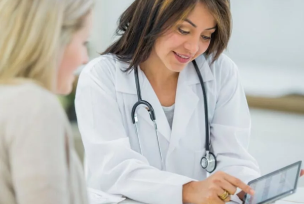 A Doctor given a explaination to a surrogate mom - Joy of Life Surrogacy