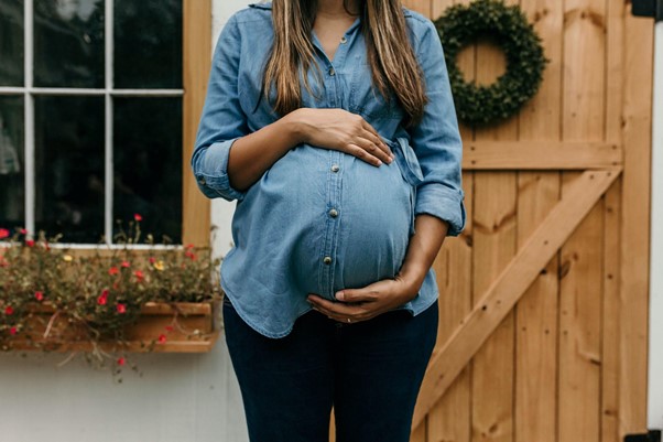Mamá embarazada: ¿por qué la panza de mi bebé está demasiado alta? - Joy of Life Subrogación